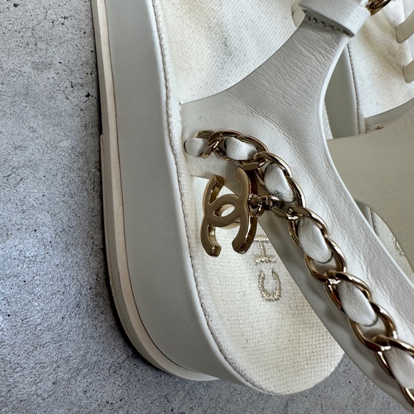CHANEL CHAIN CALFSKIN SANDALS - Picture 5 of 9